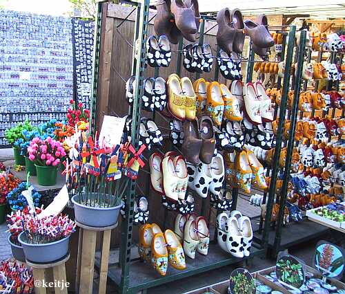 ripoff bloemenmarkt, klompen